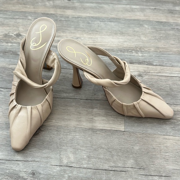 Nude pointed mule heels - Picture 1 of 5